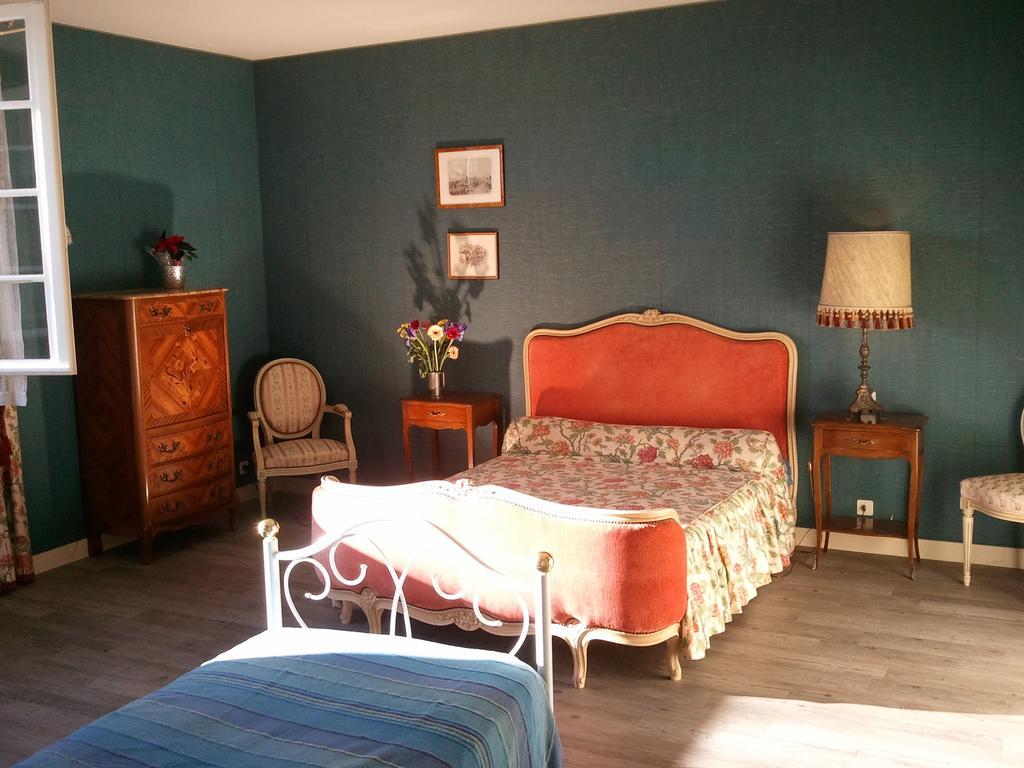 ショレ Mas Du Trezon Bed & Breakfast 部屋 写真