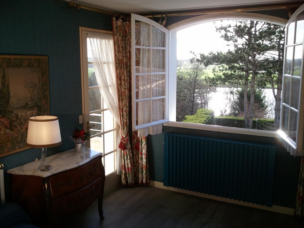ショレ Mas Du Trezon Bed & Breakfast 部屋 写真
